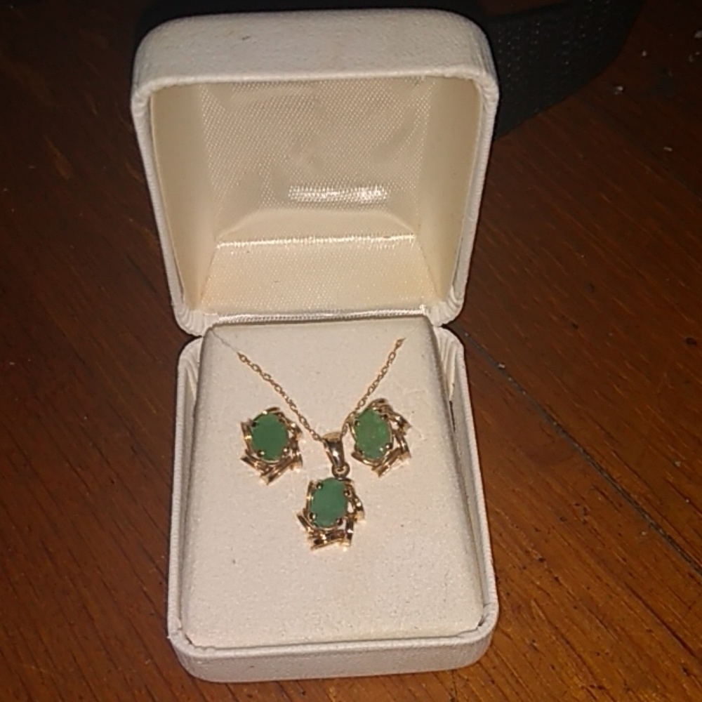 Earring and necklace set